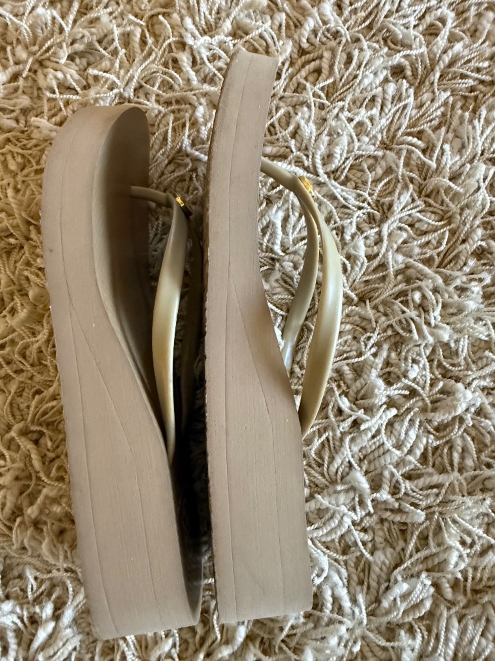 Tory Burch Wedge Flip Flops Tan Beige Gold Logo Platform Sandals Womens 7 - 7.5 - Picture 4 of 8